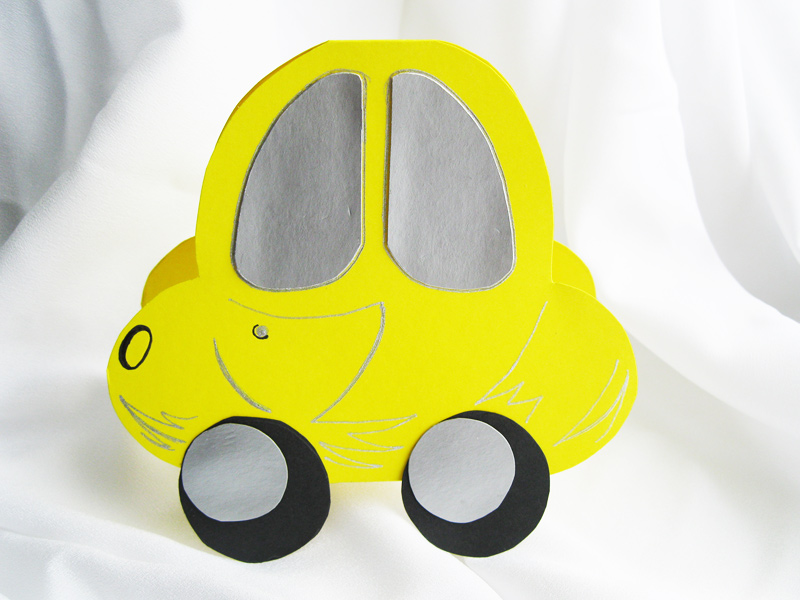 Auto basteln aus Papier: Bastelanleitung für Kinder
