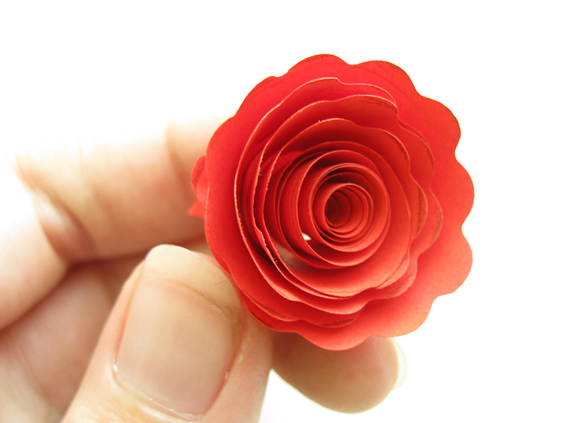 Rosen basteln aus Papier: einfache Anleitung für Kinder
