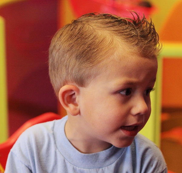 Kinderfrisuren für Mädchen und Jungs: coole Haarschnitte für Kinder